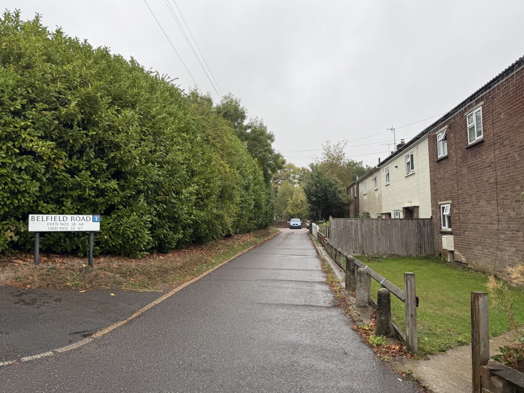 Lot: 161 - HOUSE IN NEED OF IMPROVEMENT - Road to House in Need of Modernisation
